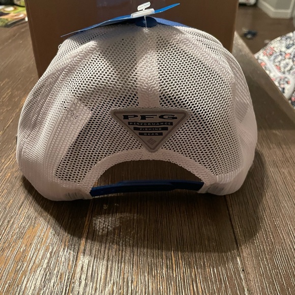 One size fits all. Columbia PFG SnapBack Hats - Picture 2 of 2